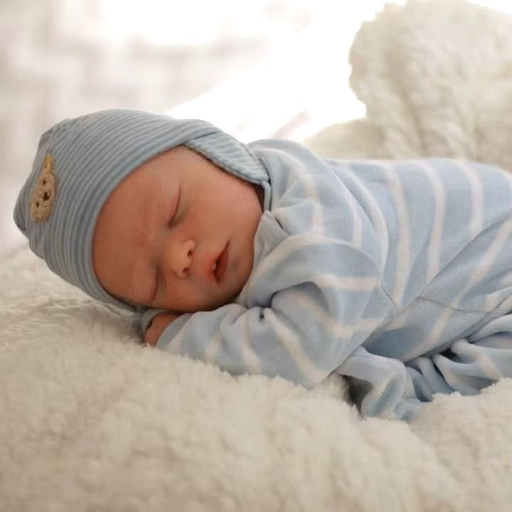 Poupée bébé reborn endormie