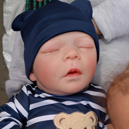 Poupée bébé reborn garçon endormi