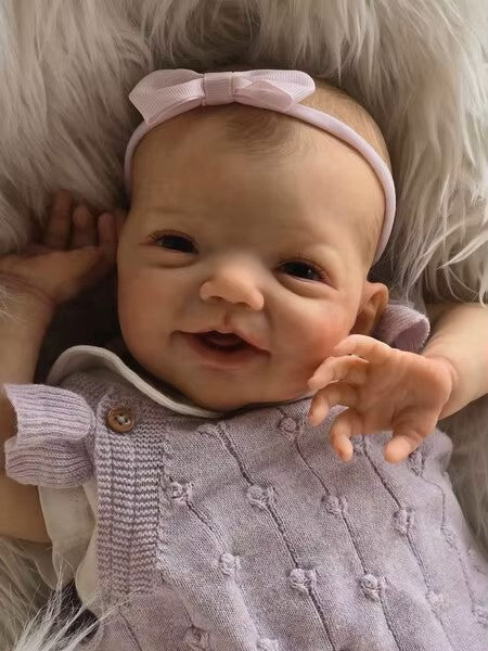 Charlie, poupée bébé reborn réaliste souriante