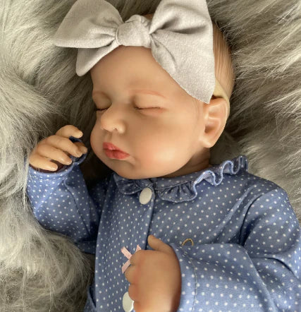 Poupée bébé reborn fille endormie
