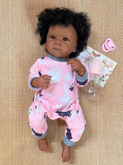 Adorable poupée bébé reborn nouveau-né afro-américaine