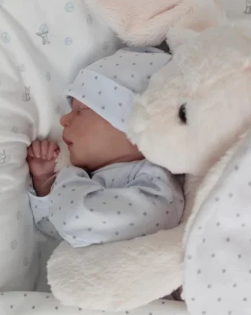 Poupée bébé reborn endormie
