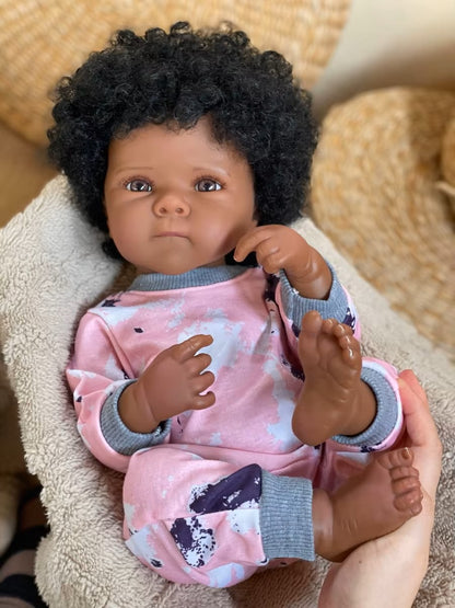 Adorable poupée bébé reborn nouveau-né afro-américaine